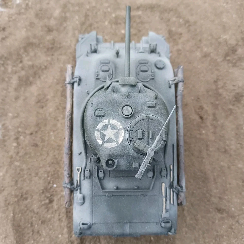 U.S. Medium Tank M4A1 Sherman Fury Logs Built + Painted WW2 Tank Model (1/48) - Image 3 of 4