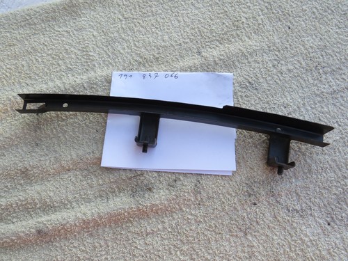 VW Golf 2 II  Türer Fensterführung vorne rechts  191837066 VR Jetta Scheibe Tür