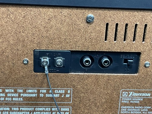 Emerson Compact Audio System AS2675 Dual Cassette Deck AM/FM Stereo - Black - 第 14/22 張圖片