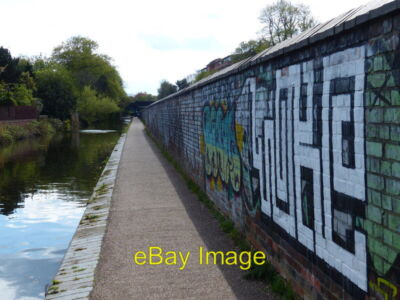 Foto 6x4 Graffiti entlang des Worcester und Birmingham Kanals Tschad Valley T c2021
