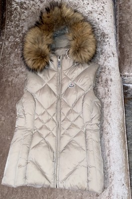 moncler body warmer hood