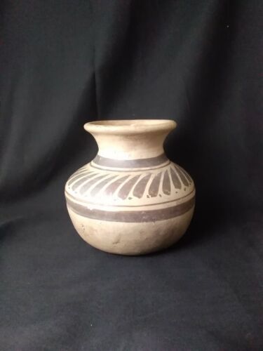 Vintage, Mexican Pottery, Hand Made Vase - Picture 2 of 6