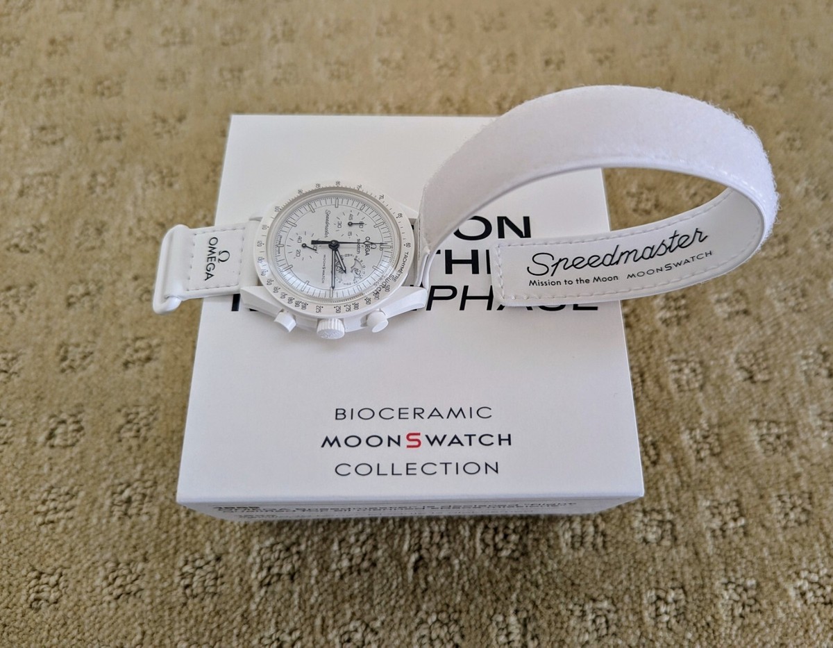 Omega x Swatch Snoopy Moonswatch Mission to Moonphase Full