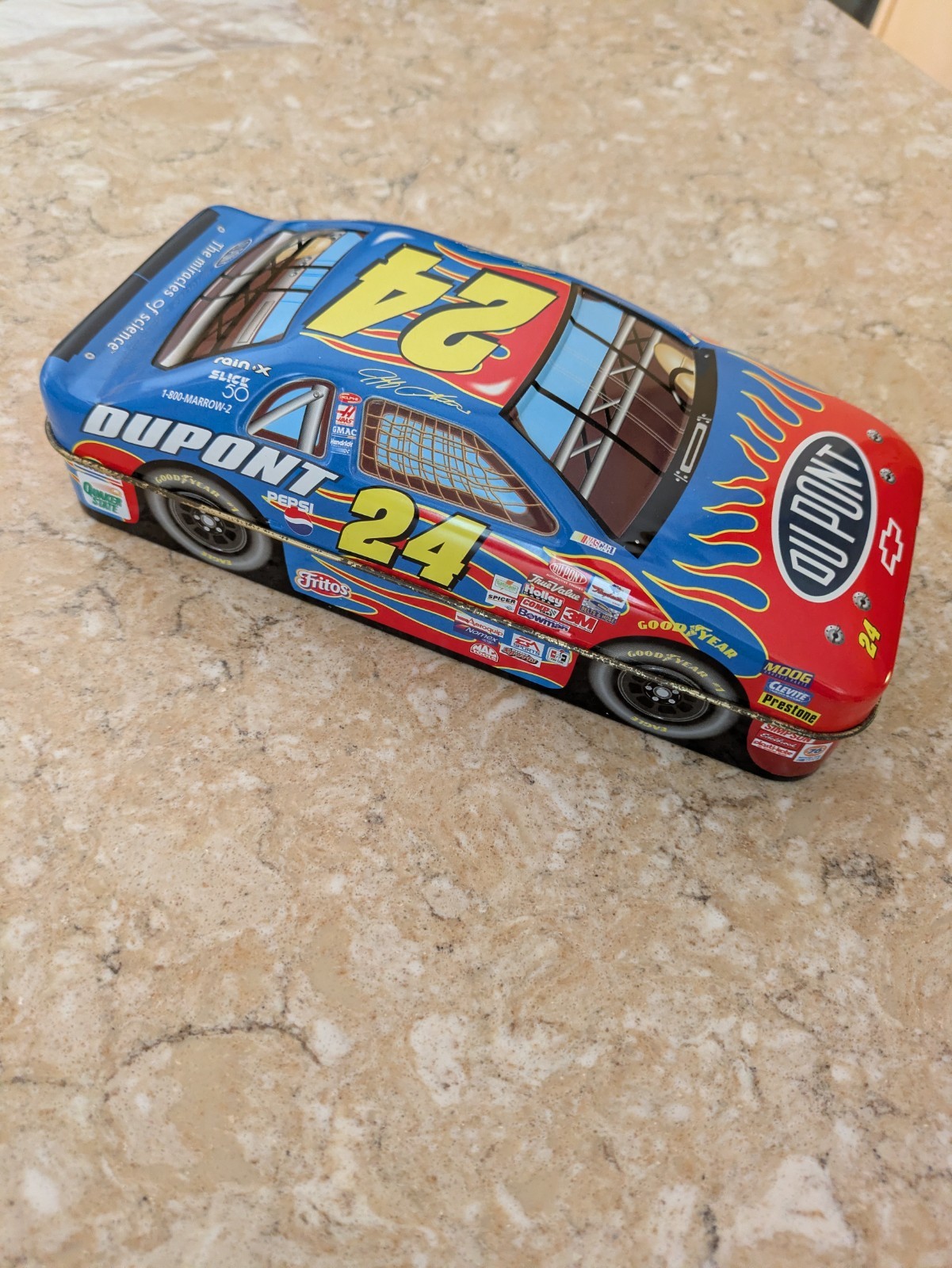 NASCAR Jeff Gordon Tin Racing Car 2004 Rare Collectible #24 Dupont