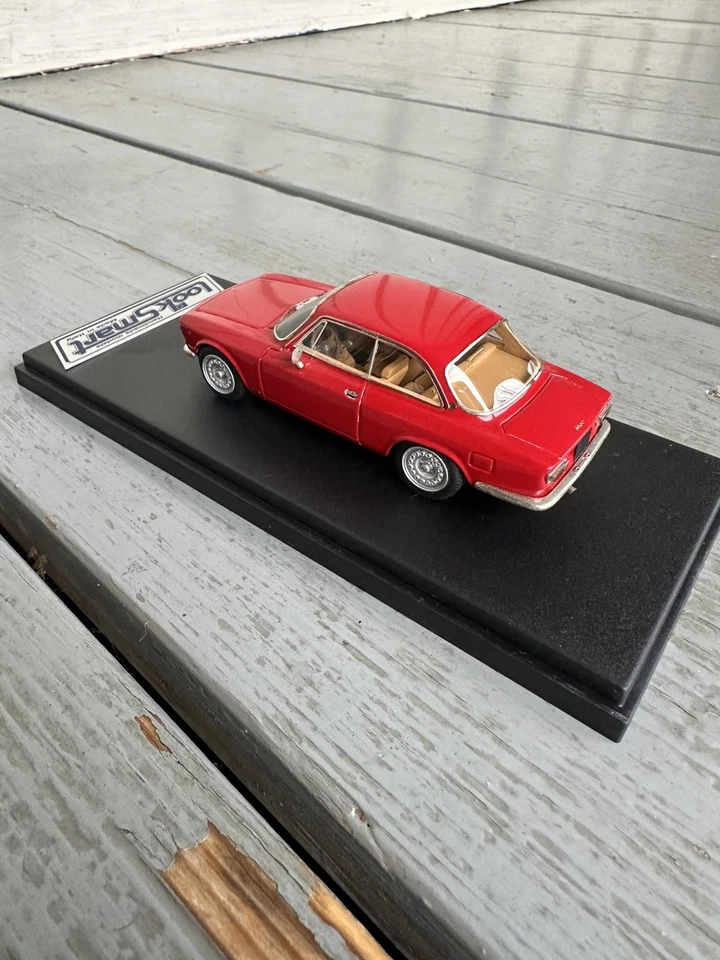 Look Smart,Alfa Romeo Giulia Coupe 2000 GT Veloce, red,LS20 A1:43, Made in Italy - Bild 2 von 4