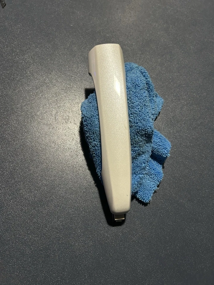 2008-2013 Cadillac CTS Passenger Rear Door Handle Pearl White W/Smaller Piece !! — 第 3/4 张图片