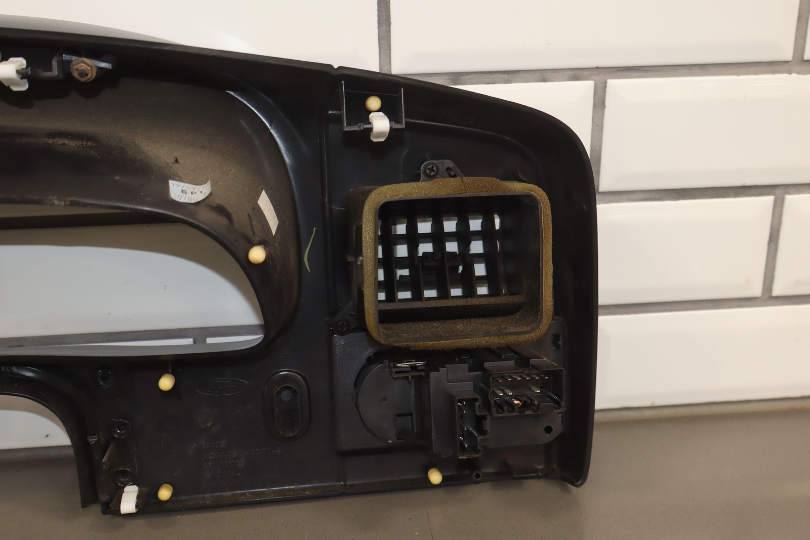 05-07 Ford F250 F350 Superduty Radio Speedometer Cluster Bezel Medium Flint 3E