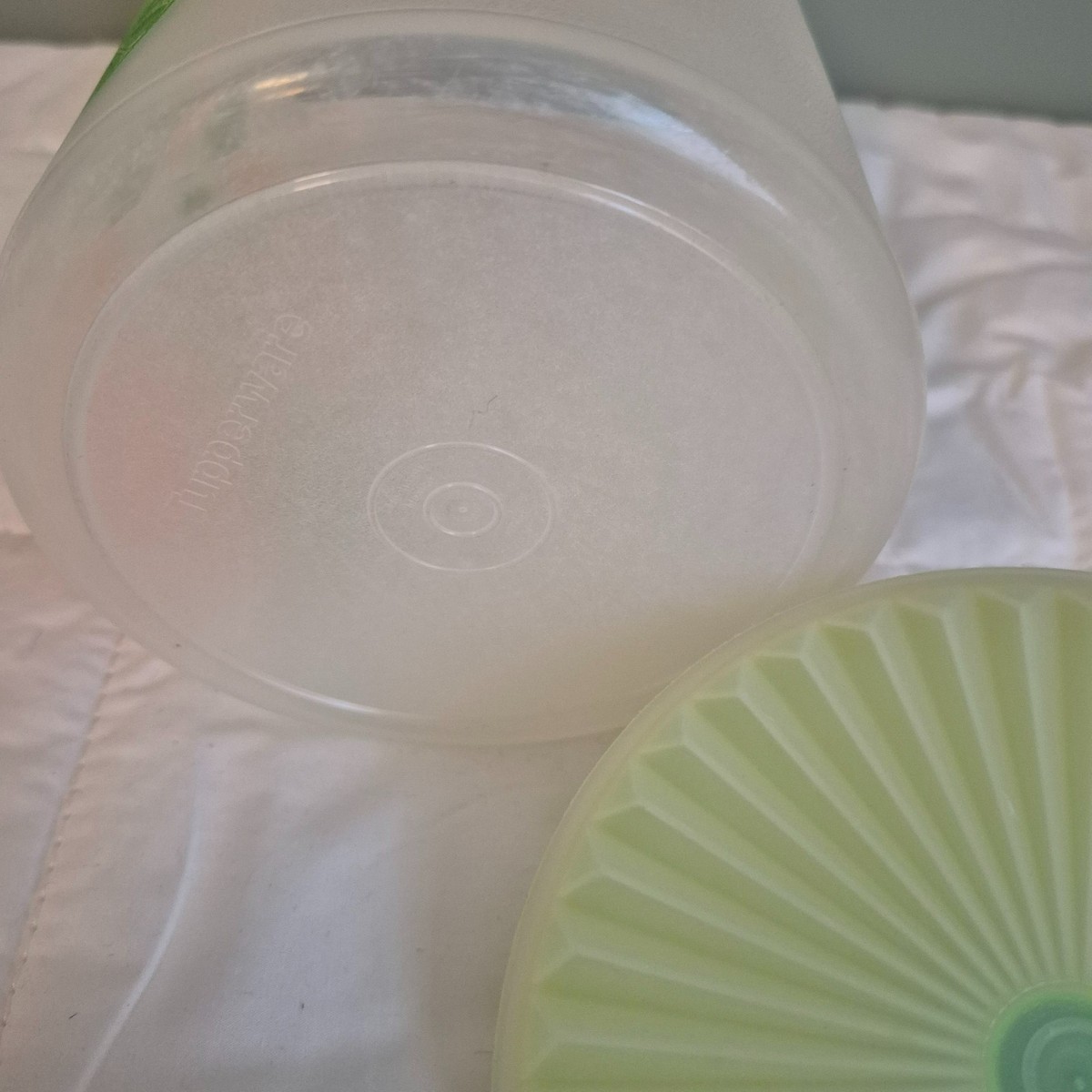 Tupperware 2 qt Pitcher 1676A Lemonade Sheer Lemons Limes