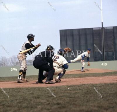 CV834 Roberto Clement v Tom Seaver Pirates Action 8x10 11x1416x20 24x36Photo