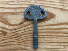 Clés remontoir jouets anciens ou horloge (?) embout en croix - Marquée FM ou MF