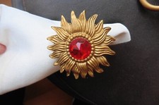 Rond de serviette de table doré fleur tournesol soleil cabochon en strass rouge