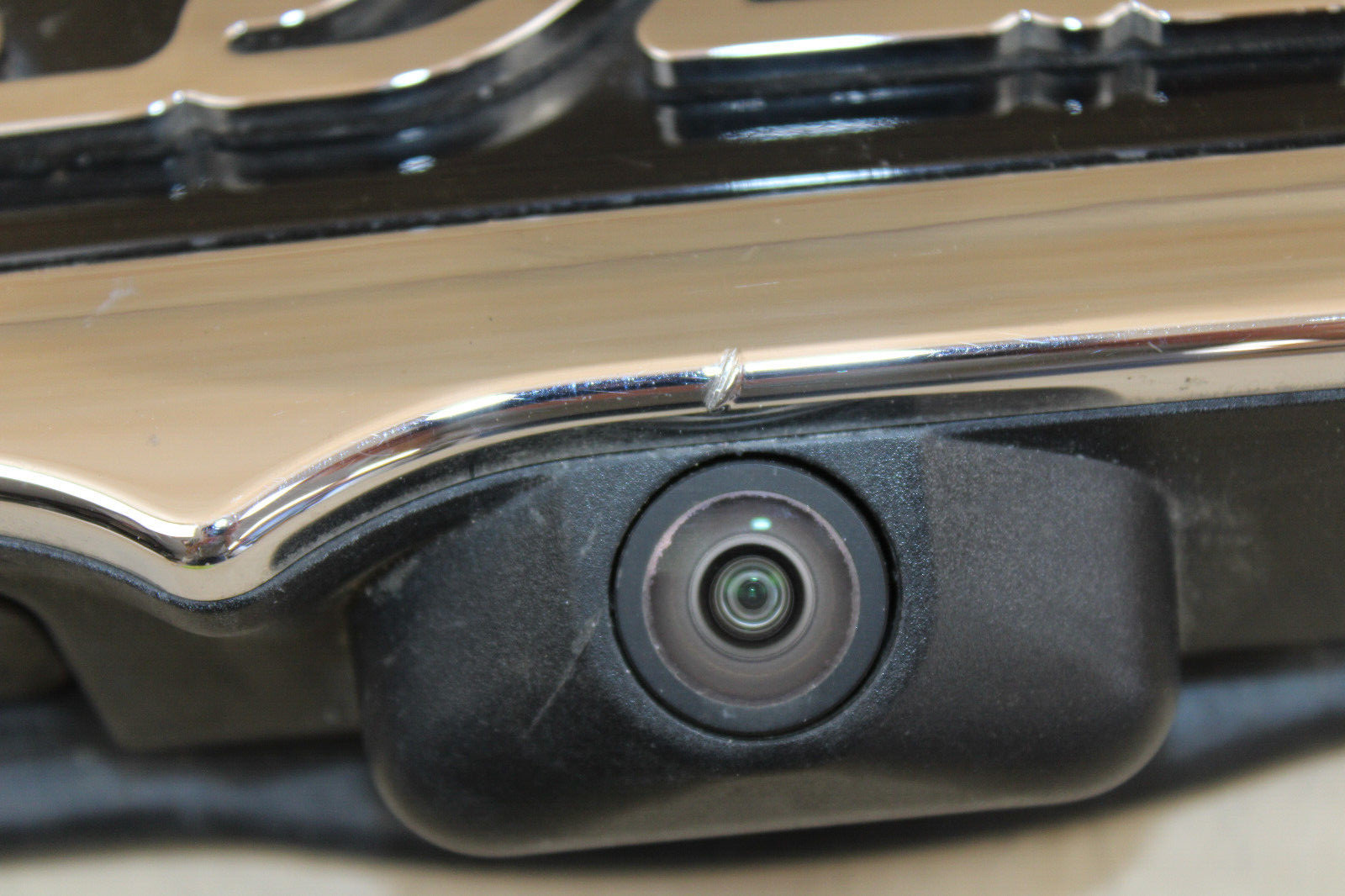14-22 MASERATI GHIBLI DECKLID TRUNK LID MOLDING + CAMERA EXCELLENT BLACK OEM