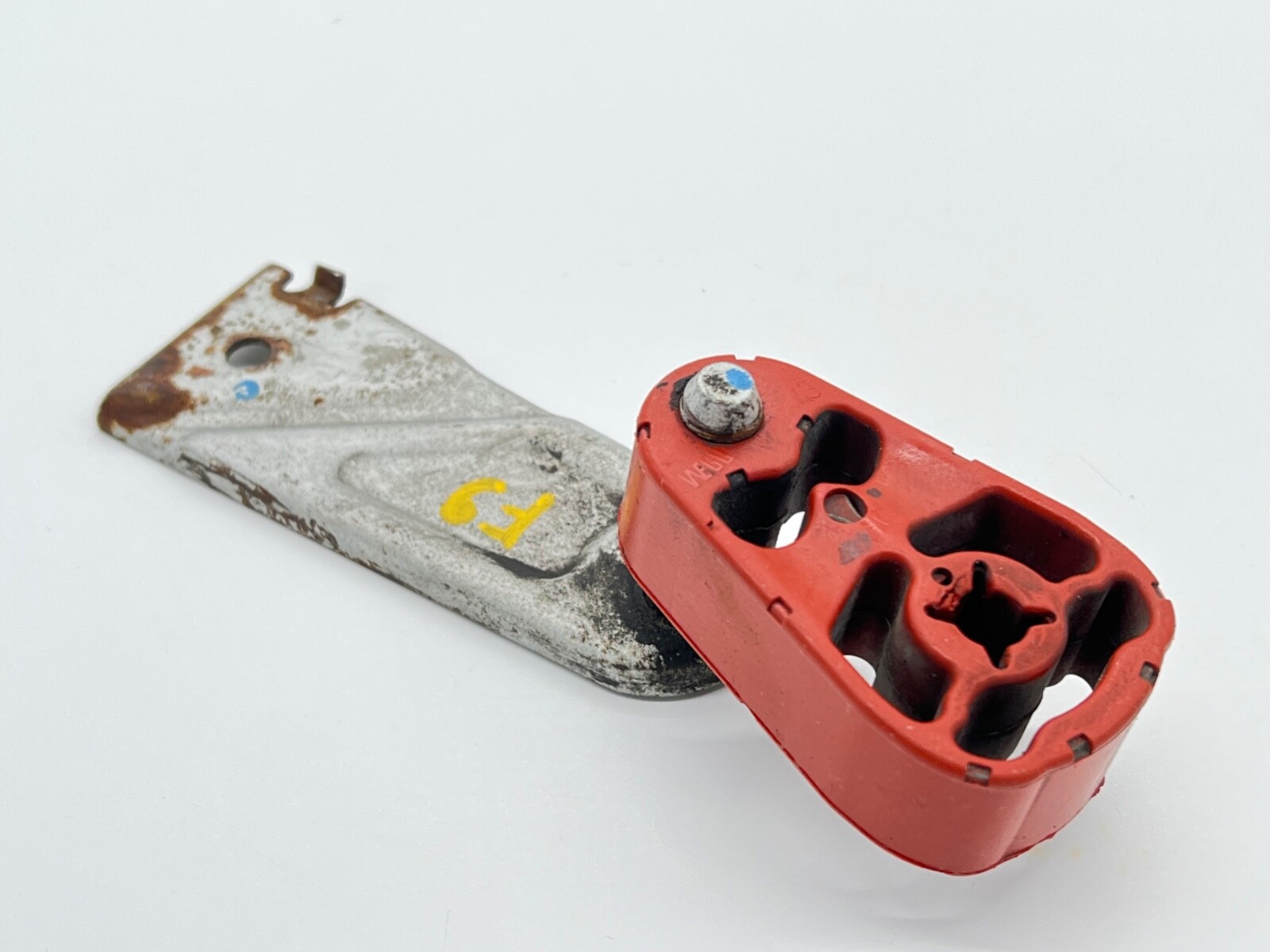 BMW X5 E70 N55 FRONT EXHAUST MUFFLER HANGER W/ BRACKET SUPPORT OEM 2011