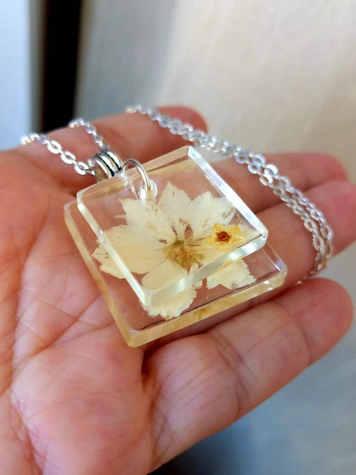 Catenina con Ciondolo in Resina (Mod. Tridimensionale @AitakResinArt) - Immagine 2 di 3