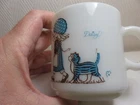 Vtg Daisy and ktitten   Open your Heart Kirby Martin milk glass mug