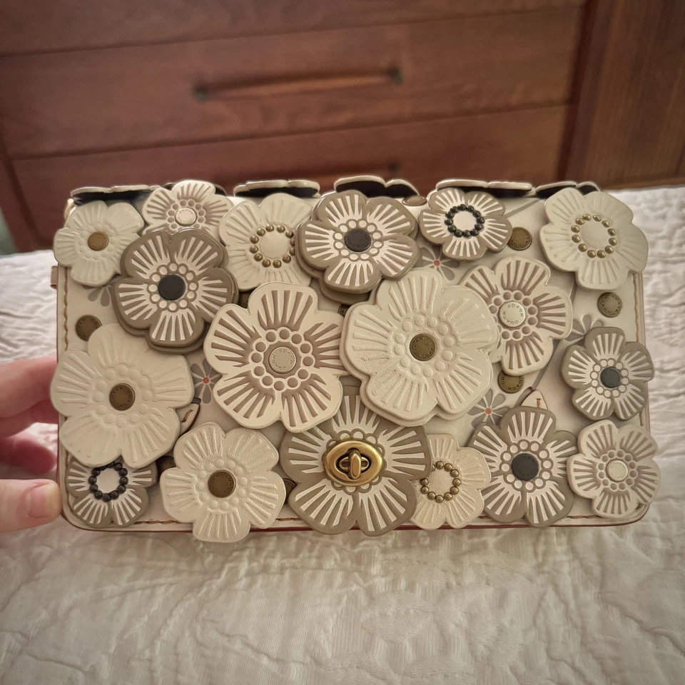 Coach 1941 Tea Rose Dinky in Chalk with Strap Style No. 20215 - Image 3 of 4