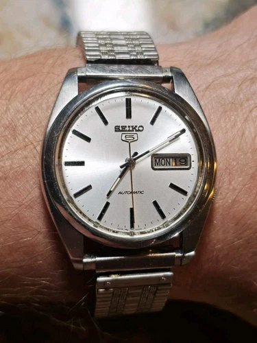 Vintage Seiko 5 7009 Silver Automatic Men's Watch 7009-821A Day Date