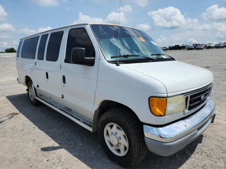 AC Condenser 8-281 Fits 04-06 FORD E150 VAN 5174619 Foto 4 de 4