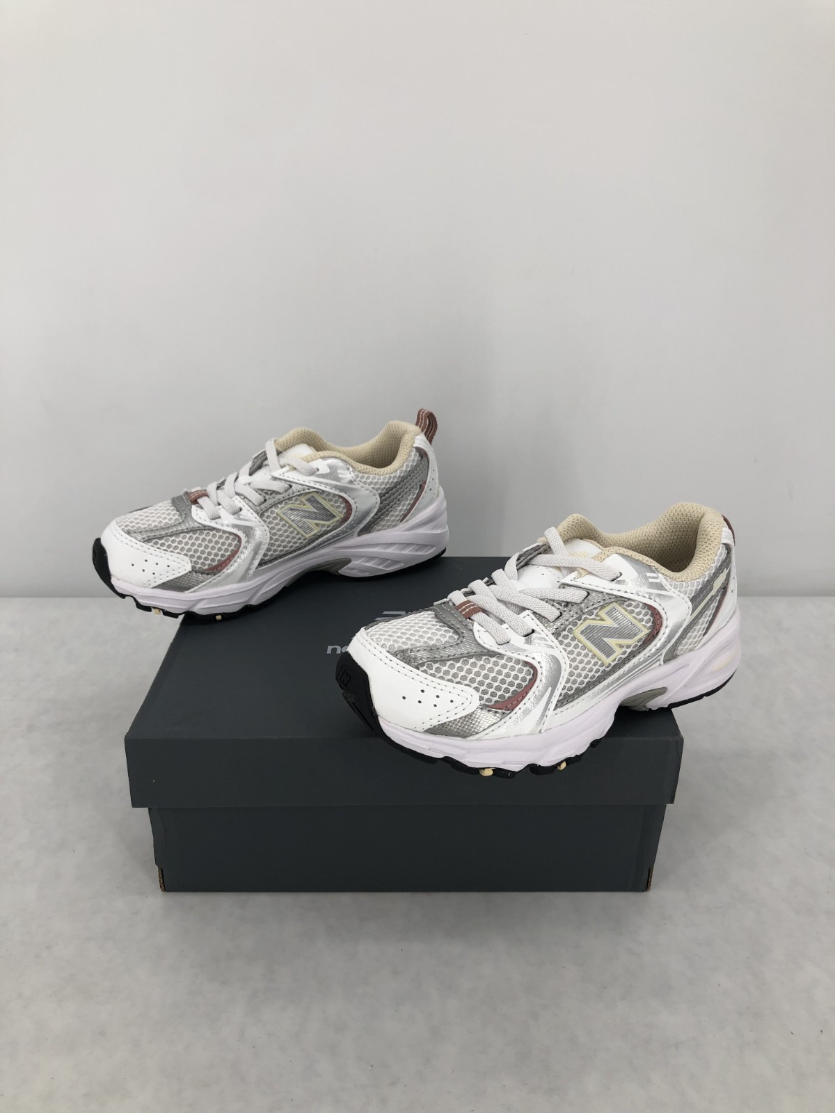 new balance 530 bungee kids size 12 new in box