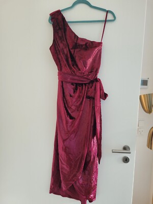 Ted Baker | Abinaa | Midikleid in Metallic-Optik in Rot mit One-Shoulder-Träger