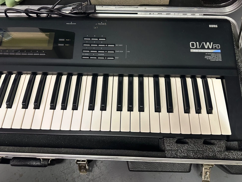 Korg 01/W FD 61-Key Synthesizer - w/hardcase - Image 4 of 4