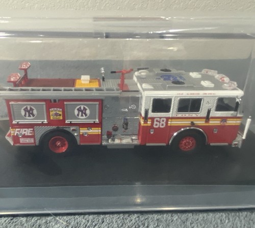 Code 3 Model #12831 & #12851 FDNY Yankees Seagrave Pumper #68 & Rear Mount Ladde - Picture 4 of 11