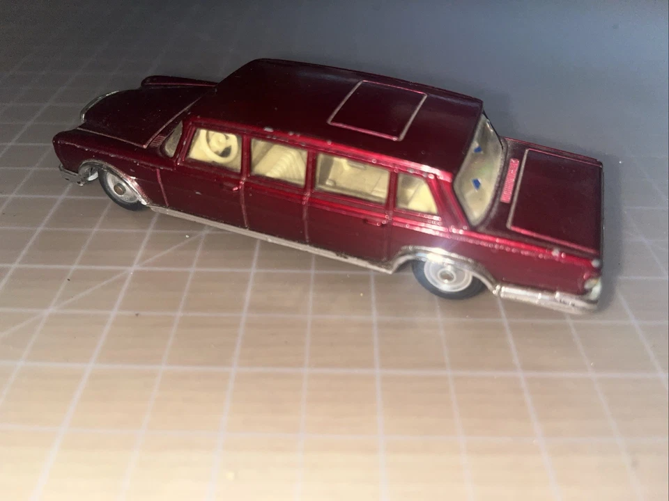 Juguetes Corgi Mercedes Benz 600 Pullman #247 granate 1964-69 excelente estado Foto 4 de 4