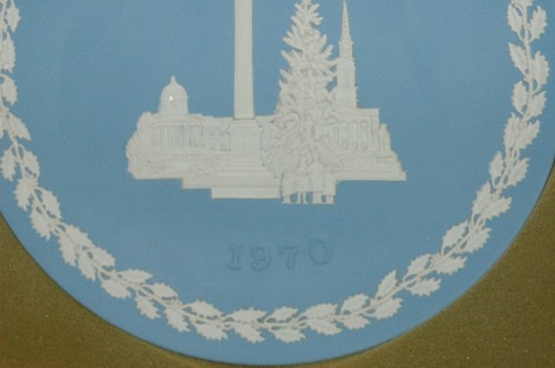 Wedgwood 1970 Blue Jasper Christmas Piccadily Circus Collector Plate - Picture 2 of 3
