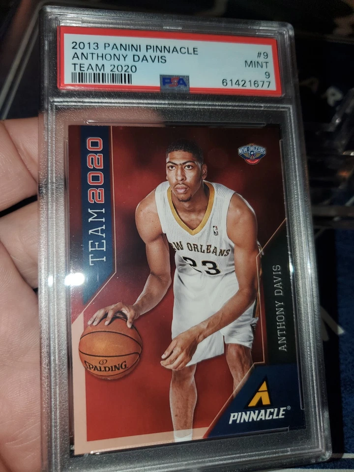 ANTHONY DAVIS 2013-14 Panini Pinnacle Team 2020 ¡INSERTO! PSA COMO NUEVO 9! LAKER!🔥⏫️🏀 Foto 2 de 4