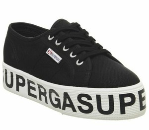 superga negras plataforma