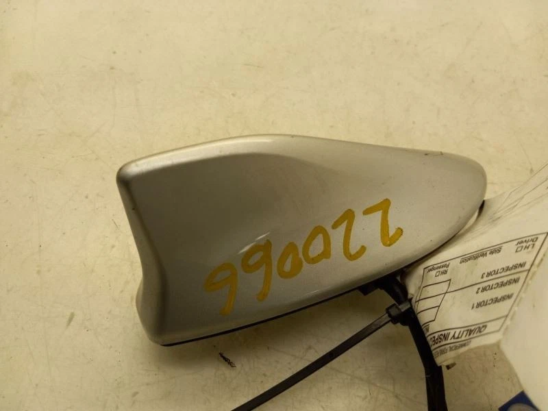 2021 TOYOTA COROLLA ANTENNA SHARK FIN ROOF MOUNTED - Image 3 of 4