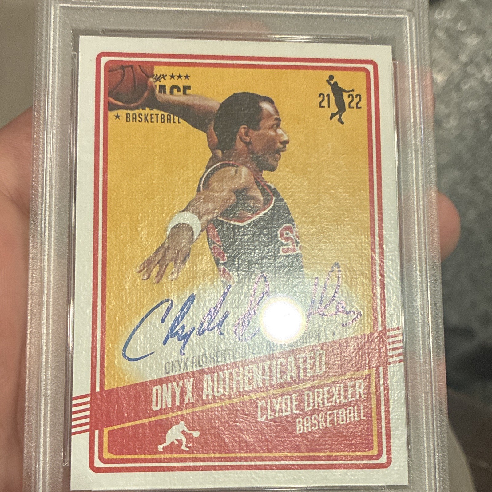 2021-22 Onyx Vintage Clyde Drexler Houston Cougars #VACD Auto PSA 8 50 view 2
