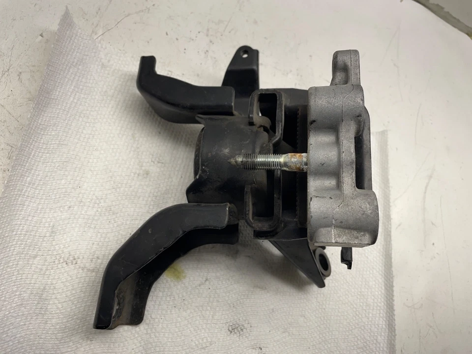OEM Front Right Engine Mount For 2011 2012 2013 2014 2015-2017 Lexus CT200h 1.8L - Image 2 of 4