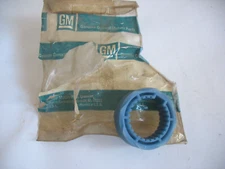 NOS NEW GM 8T BLUE SPEEDOMETER GEAR / PART NUMBER UNREADABLE, ONE PACKAGING.