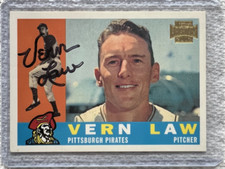 2002 TOPPS ARCHIVES 1960 STYLE #453 VERN LAW HAND SIGNED AUTOGRAPH 082024