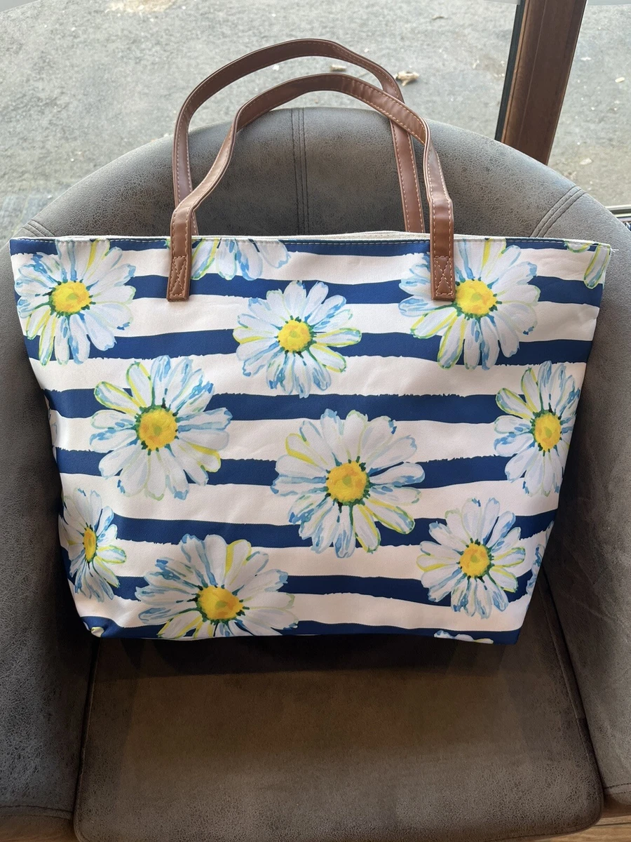Beach bag store with zip