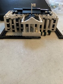 LEGO Architecture Model 21006 White House Presidents *INCOMPLETE
