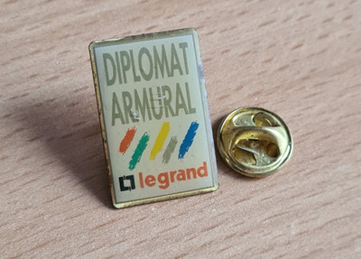 (EBC) Pin's Pin Emaille Gesellschaft Elektromaterial Diplomat ARMURAL legrand