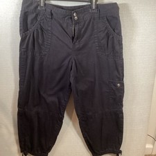 Calvin Klein Women  s Capri Cargo Size 10 Black
