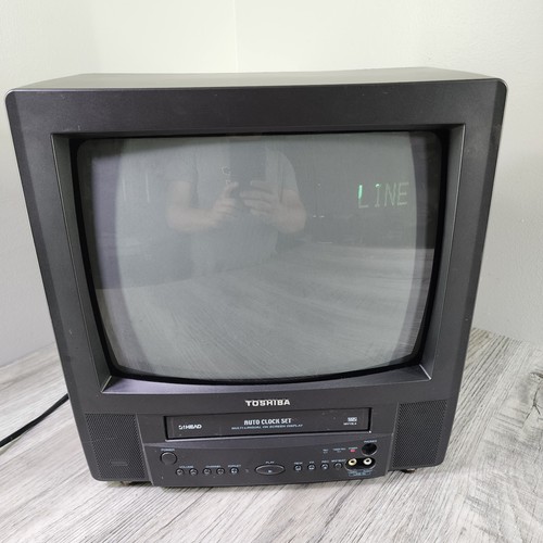 Toshiba MV13L4 13" CRT TV VCR Combo VHS Retro Gaming Tested Working No Remote - Picture 3 of 9