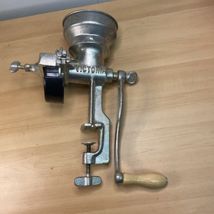 Heavy Victoria Hand Crank Grain Mill Wheat Corn Mill Grinder Vintage Fine/Coarse