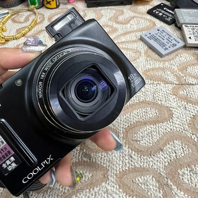Nikon COOLPIX S9400 Digital Camera 18.1 MP 18x Optical Zoom Black