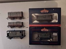 5 OO Gauge Model railway wagons and brake vans - see images and description