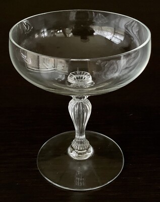 GORGEOUS VINTAGE CHAMPAGNE SHERBET CRYSTAL GLASS MINT