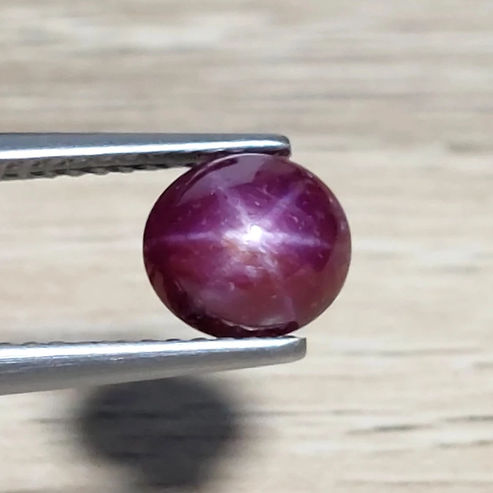 1.80 克拉 正品 OVAL CABOCHON 天然星星 红宝石散装宝石 — 第 2/3 张图片