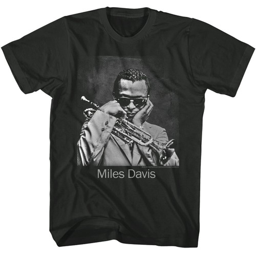 Miles Davis Holding Trumpet Wearing Sunglasses Men's T Shirt Jazz Music Merch - 第 1/5 張圖片