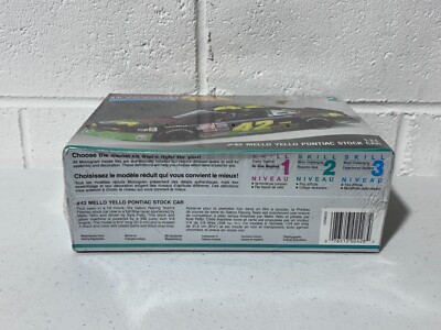 ヨガ　グッズ REVELL MONOGRAM 1 24 KYLE PETTY #42 MELLO YELLO PONTIAC