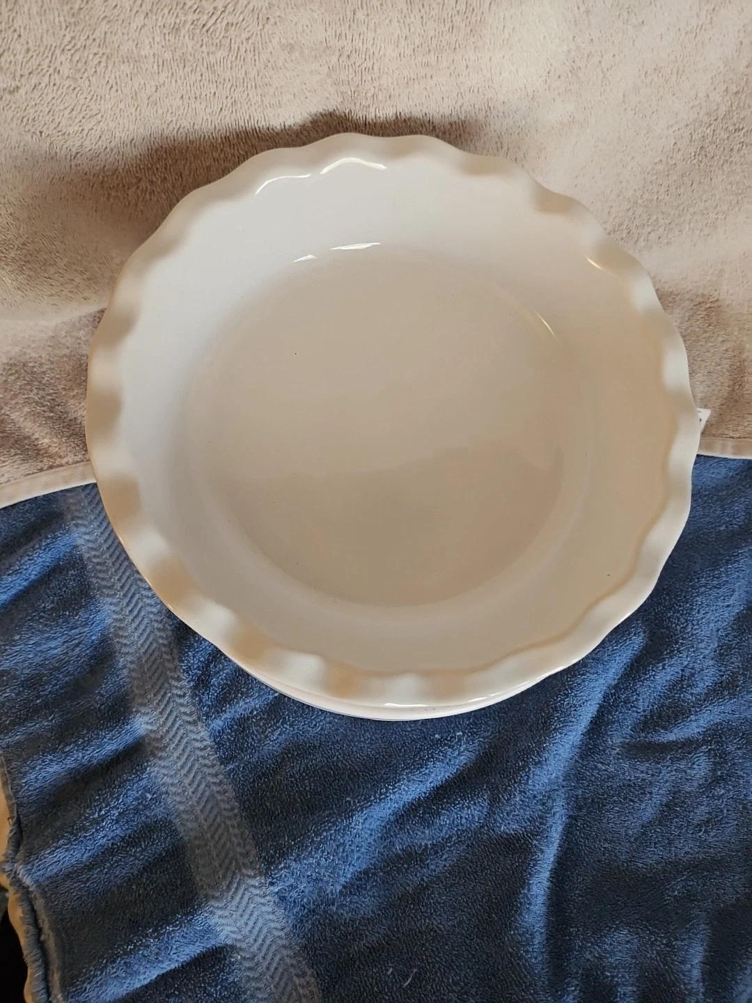 Emile Henry HR Ceramic 10-inch Ruffled Pie Dish