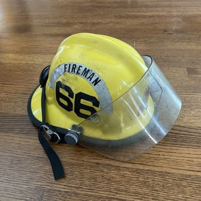 CAIRNS & BROS Yellow Fire Fighter Fireman Helmet 911 EMS First Responder Vintage