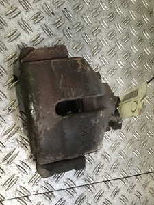 Bremssattel vorne links VW Touran I (1T1) 2.0 TDI 100kW 136PS  AZV